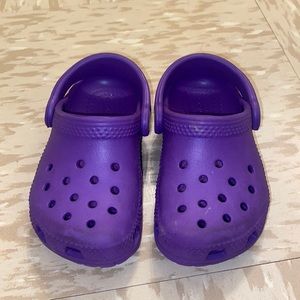 Very lightly used toddler crocs.